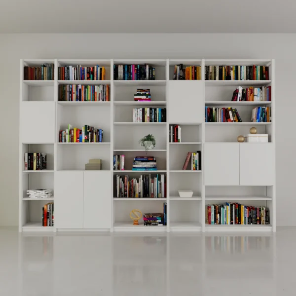 Witte boekenkast van Lundia met speelse deuren